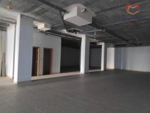 Loja na Quinta do Almirante, Santo António dos Cavaleiros, Loures