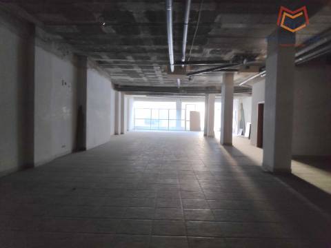 Loja na Quinta do Almirante, Santo António dos Cavaleiros, Loures