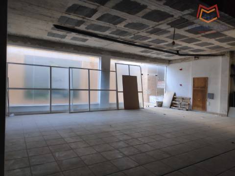 Loja na Quinta do Almirante, Santo António dos Cavaleiros, Loures