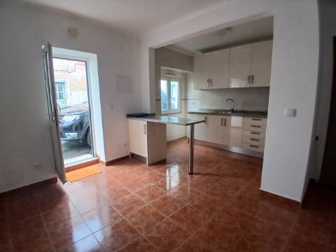 Moradia Terrea T1 em Bucelas, Loures