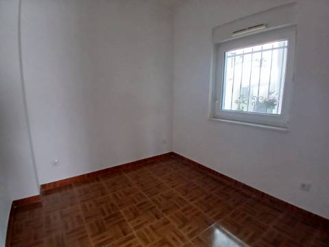 Moradia Terrea T1 em Bucelas, Loures