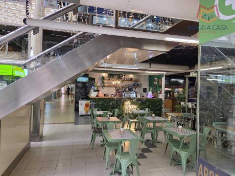 Café / Snack Bar para Trespasse em Oeiras - Negócio em Pleno Funcionamento