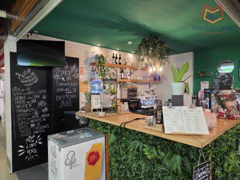 Café / Snack Bar para Trespasse em Oeiras - Negócio em Pleno Funcionamento