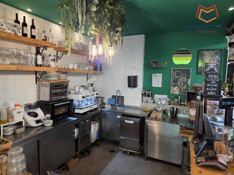 Café / Snack Bar para Trespasse em Oeiras - Negócio em Pleno Funcionamento