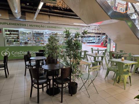 Café / Snack Bar para Trespasse em Oeiras - Negócio em Pleno Funcionamento