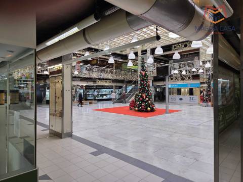 Café / Snack Bar para Trespasse em Oeiras - Negócio em Pleno Funcionamento