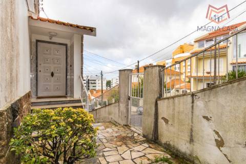 Moradia triplex em Propriedade Total - São Domingos de Rana, Cascais
