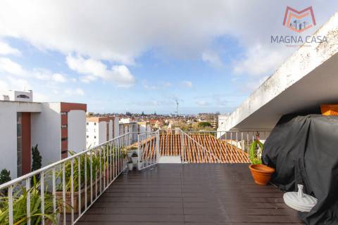 Moradia triplex em Propriedade Total - São Domingos de Rana, Cascais