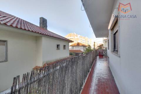 Moradia triplex em Propriedade Total - São Domingos de Rana, Cascais