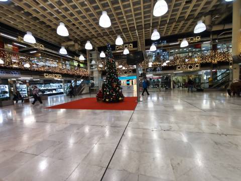 Loja no Centro Comercial das Palmeiras em Oeiras. Oportunidade Única