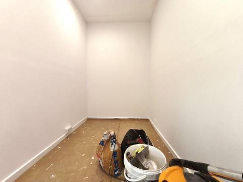 Loja no Centro Comercial das Palmeiras em Oeiras. Oportunidade Única