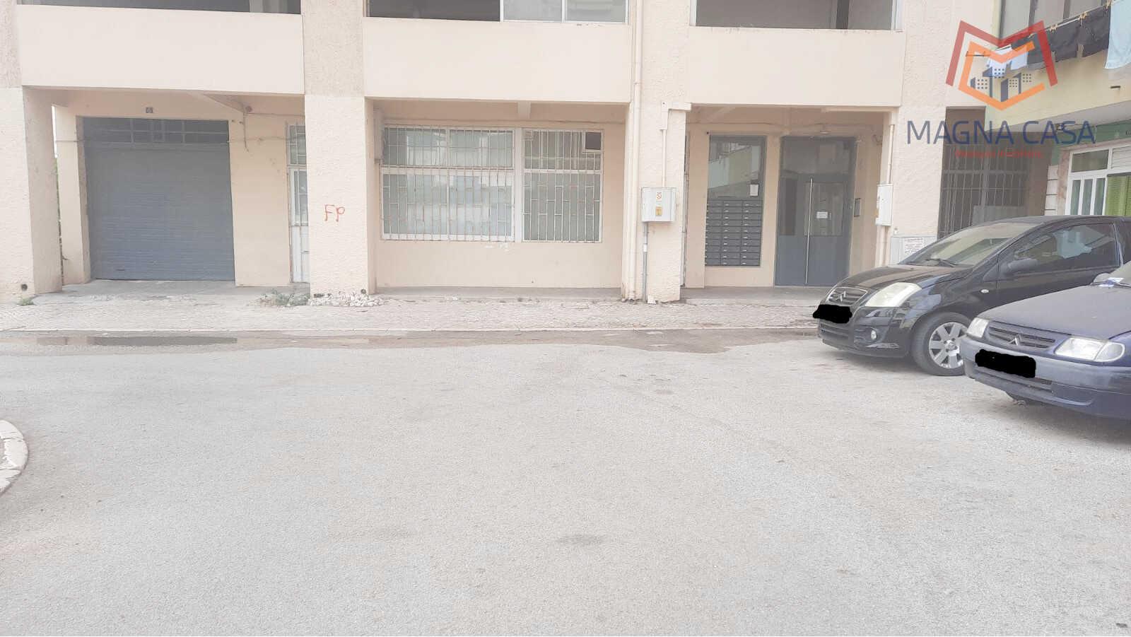 ESPAÇO COMERCIAL / LOJA, em ótimo estado, para ARRENDAMENTO em Alto do Seixalinho - Barreiro, muito bem localizado