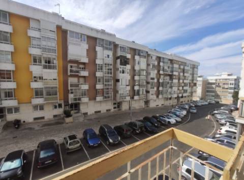 Oportunidade de apartamento com 3 assoalhadas em OEIRAS