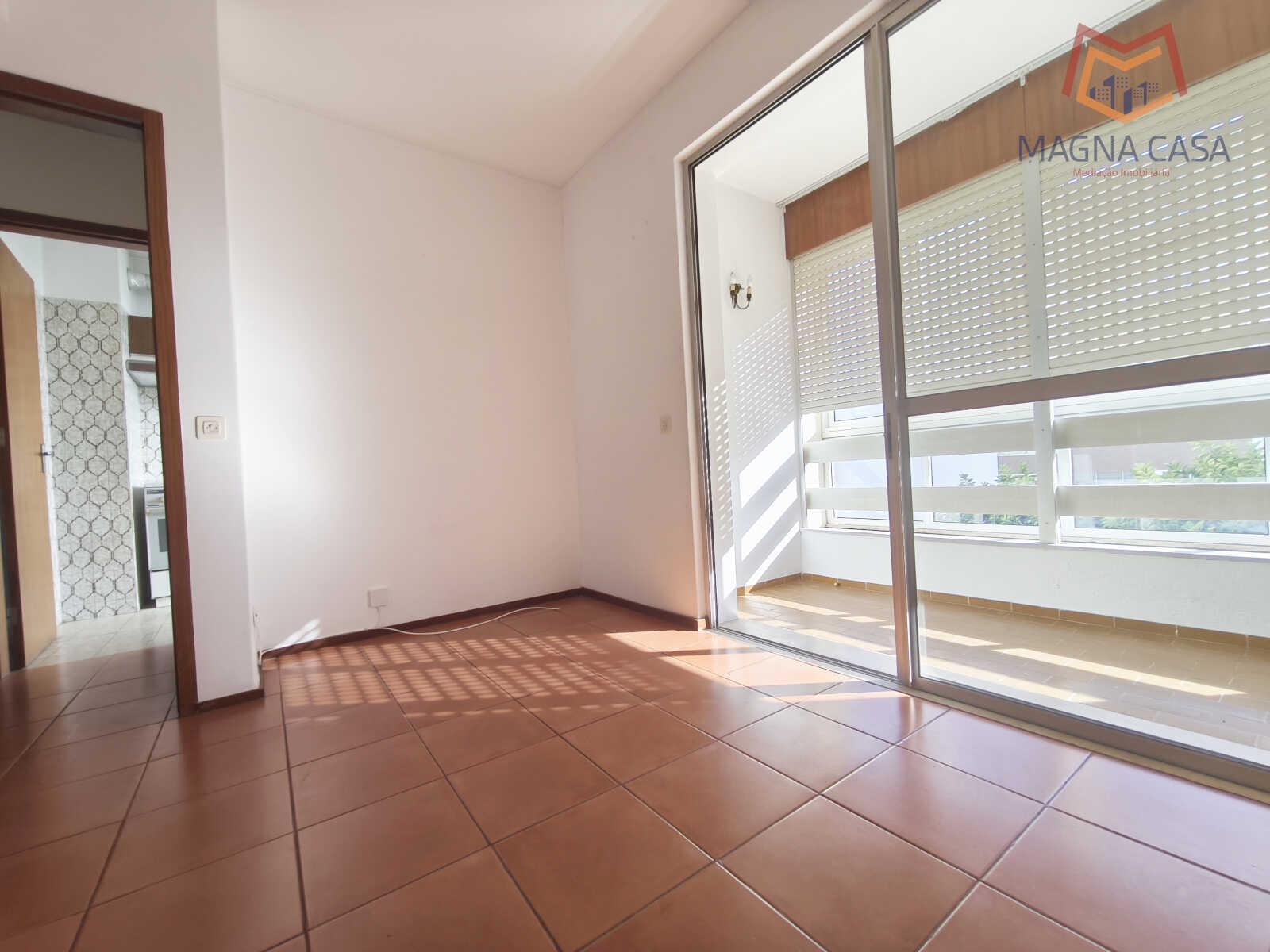 Apartamento T2 para arrendar na Quinta do Marquês em Oeiras