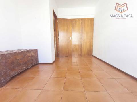Apartamento T2 para arrendar na Quinta do Marquês em Oeiras