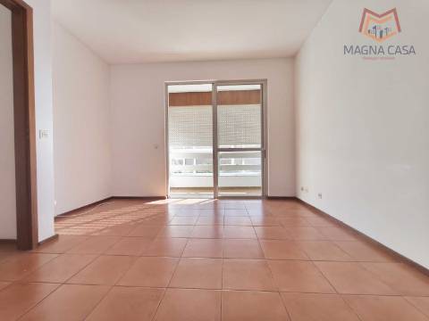 Apartamento T2 para arrendar na Quinta do Marquês em Oeiras