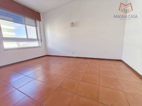 Apartamento T2 para arrendar na Quinta do Marquês em Oeiras