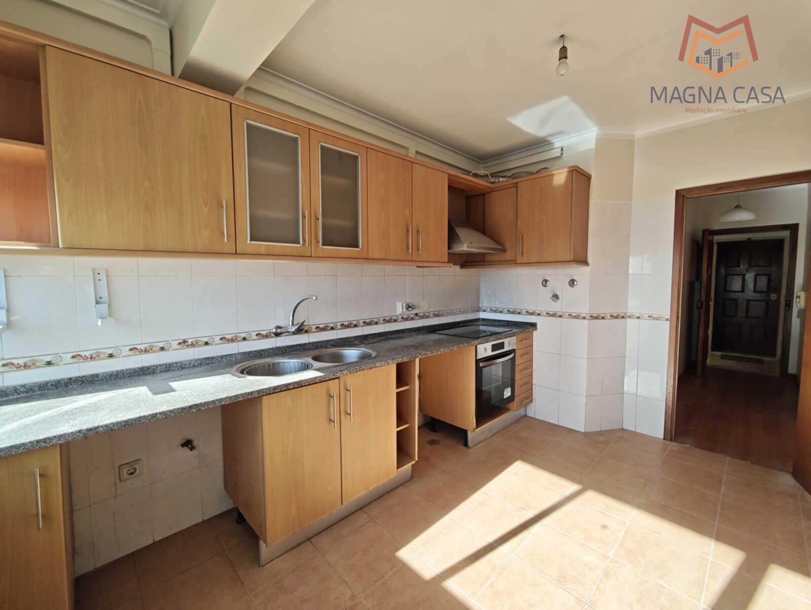 T2 (3 assoalhadas) com Boa Distribuição de Áreas - Rua do Mirante, Queluz-Pendão