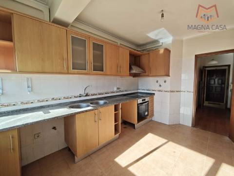 T2 (3 assoalhadas) com Boa Distribuição de Áreas - Rua do Mirante, Queluz-Pendão