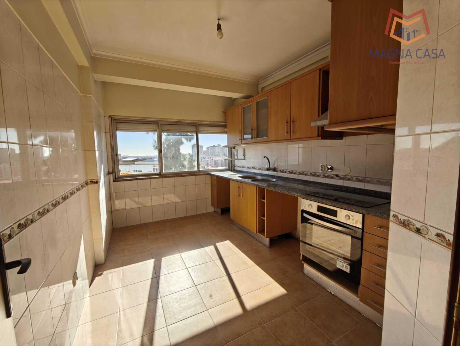 T2 (3 assoalhadas) com Boa Distribuição de Áreas - Rua do Mirante, Queluz-Pendão