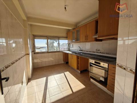 T2 (3 assoalhadas) com Boa Distribuição de Áreas - Rua do Mirante, Queluz-Pendão