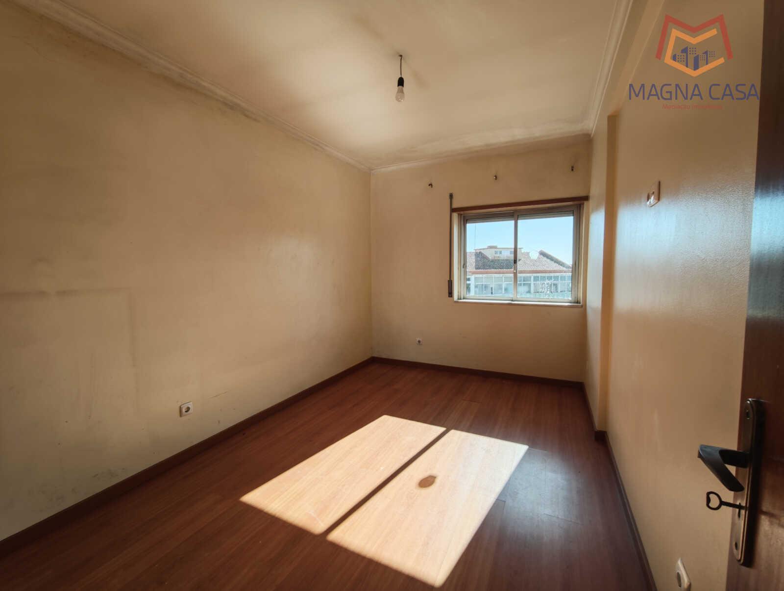 T2 (3 assoalhadas) com Boa Distribuição de Áreas - Rua do Mirante, Queluz-Pendão