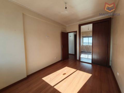 T2 (3 assoalhadas) com Boa Distribuição de Áreas - Rua do Mirante, Queluz-Pendão