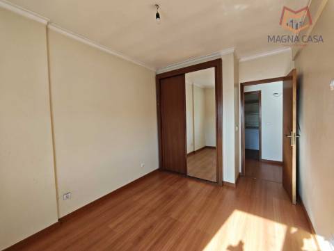 T2 (3 assoalhadas) com Boa Distribuição de Áreas - Rua do Mirante, Queluz-Pendão