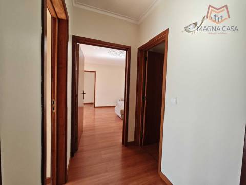 T2 (3 assoalhadas) com Boa Distribuição de Áreas - Rua do Mirante, Queluz-Pendão