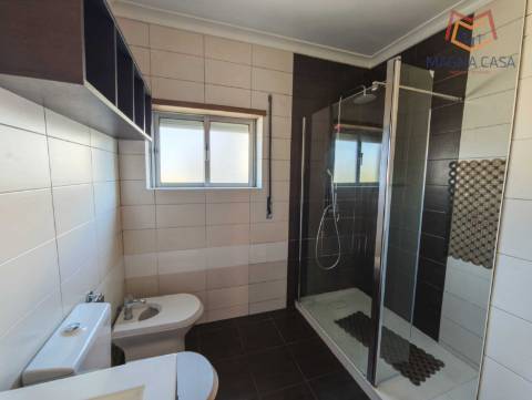 T2 (3 assoalhadas) com Boa Distribuição de Áreas - Rua do Mirante, Queluz-Pendão