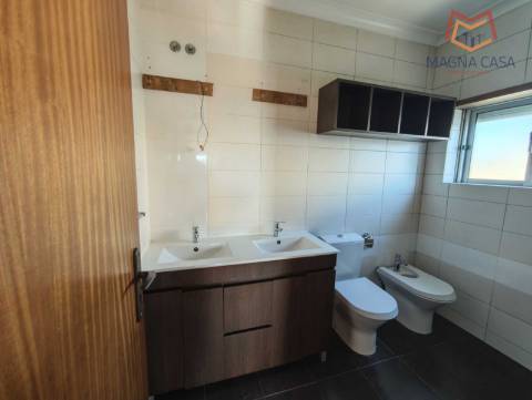 T2 (3 assoalhadas) com Boa Distribuição de Áreas - Rua do Mirante, Queluz-Pendão