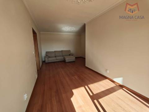 T2 (3 assoalhadas) com Boa Distribuição de Áreas - Rua do Mirante, Queluz-Pendão