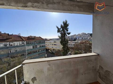 T2 (3 assoalhadas) com Boa Distribuição de Áreas - Rua do Mirante, Queluz-Pendão