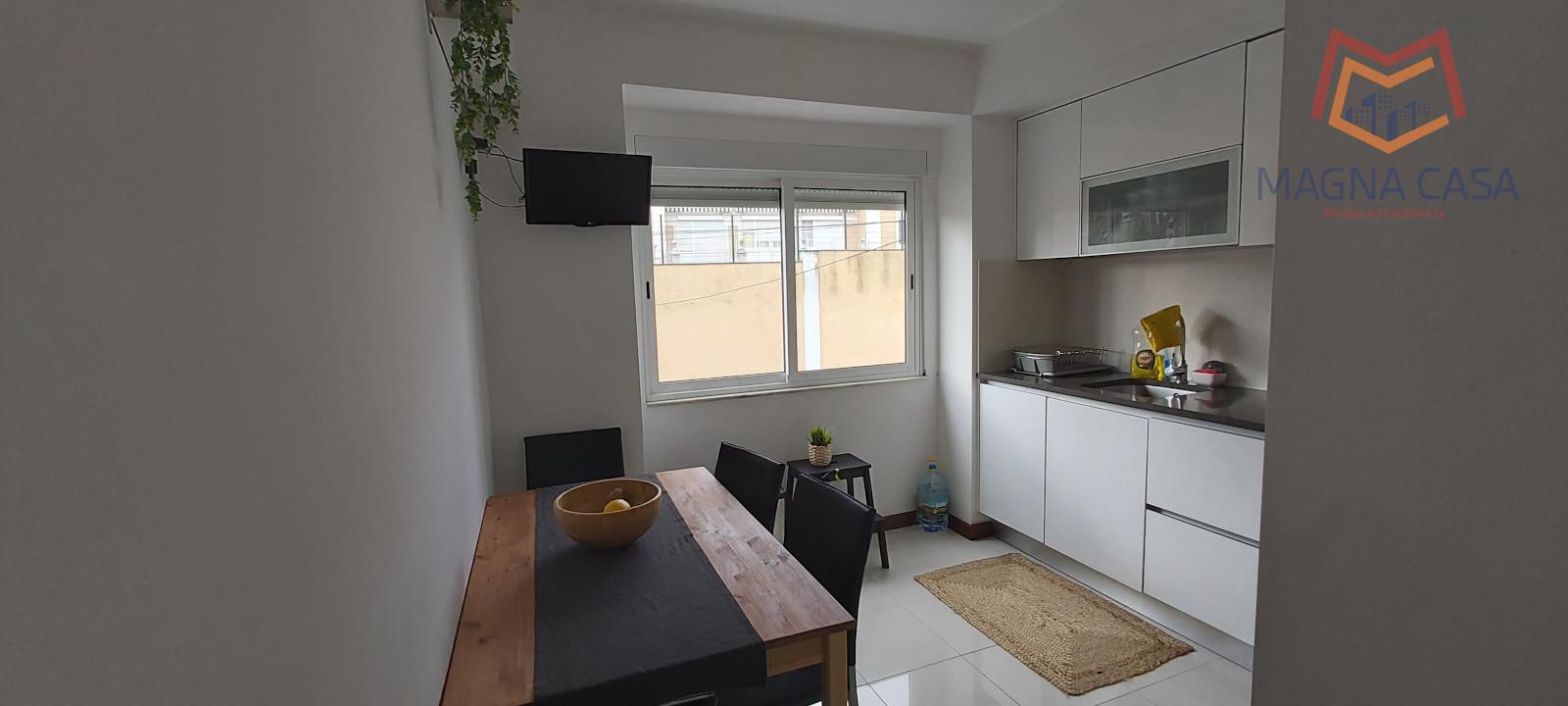 Apartamento T1 remodelado no Areeiro