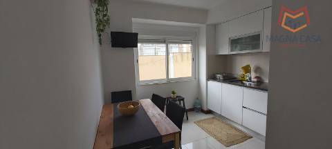 Apartamento T1 remodelado no Areeiro