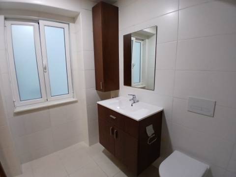 Apartamento T1 remodelado no Areeiro