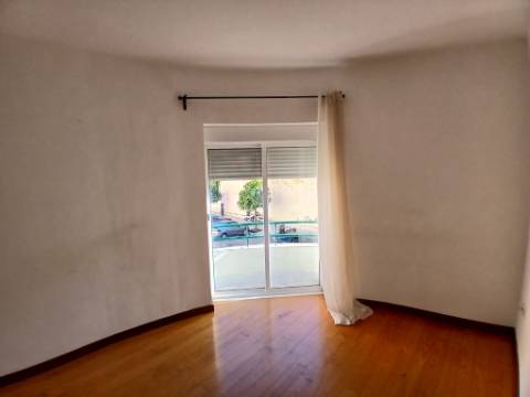 Apartamento T1 remodelado no Areeiro