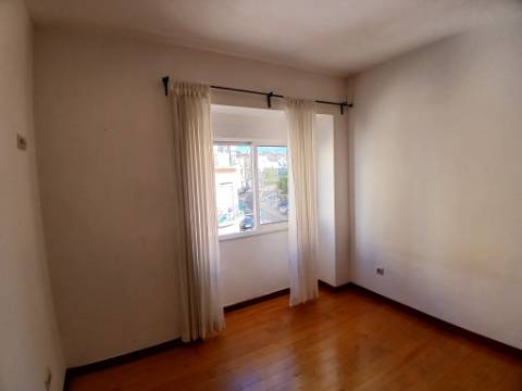 Apartamento T1 remodelado no Areeiro