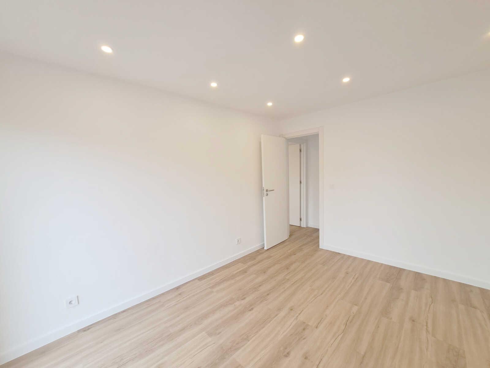 Apartamento T2 com varanda para venda em Camarate, Loures - Lisboa