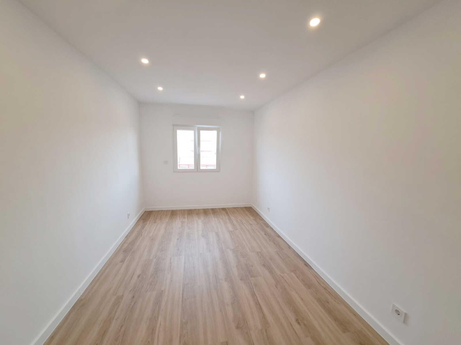 Apartamento T2 com varanda para venda em Camarate, Loures - Lisboa