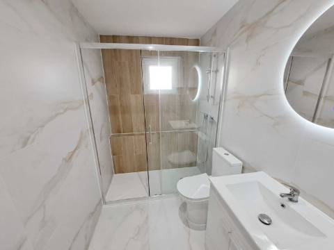 Apartamento T2 com varanda para venda em Camarate, Loures - Lisboa