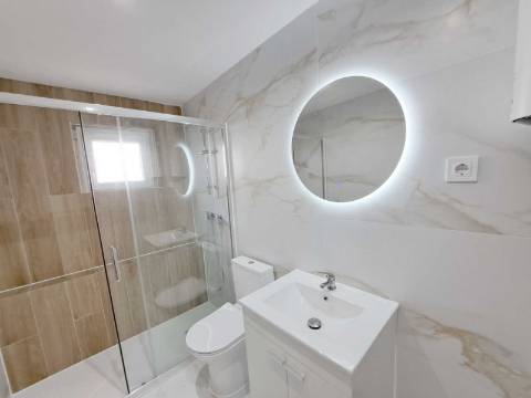 Apartamento T2 com varanda para venda em Camarate, Loures - Lisboa