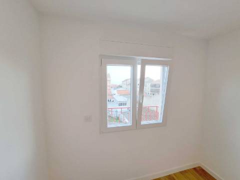 Apartamento T2 com varanda para venda em Camarate, Loures - Lisboa