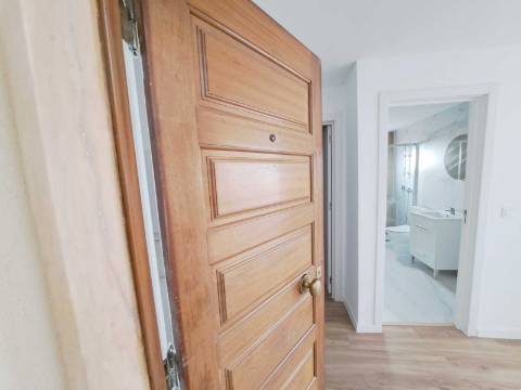 Apartamento T2 com varanda para venda em Camarate, Loures - Lisboa