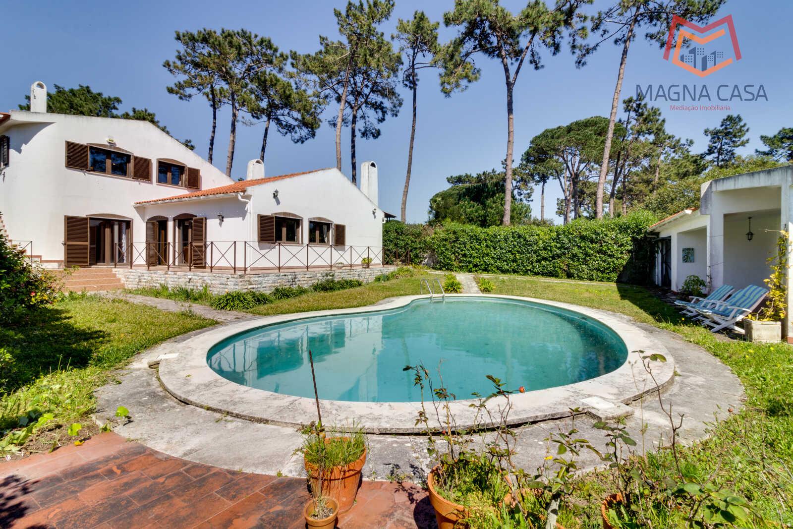 Moradia com Piscina e Jardim em Colares, Sintra