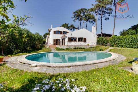 Moradia com Piscina e Jardim em Colares, Sintra