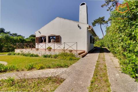 Moradia com Piscina e Jardim em Colares, Sintra