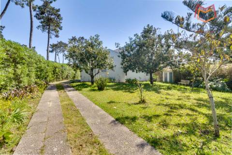 Moradia com Piscina e Jardim em Colares, Sintra