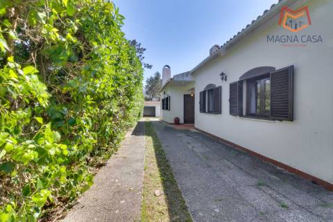 Moradia com Piscina e Jardim em Colares, Sintra