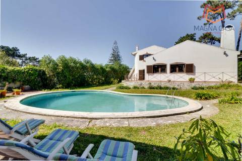 Moradia com Piscina e Jardim em Colares, Sintra